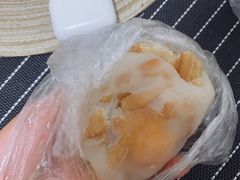 咸蛋黄加肉松年糕团-上海虹口糕团食品厂(茂名路店)