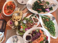 -Chom Cafe and Restaurant