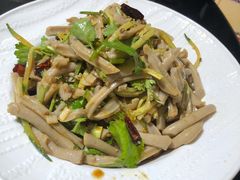 -东口码头·烧鸽子·鱼头泡饼·地方菜(金鹰悦城店)
