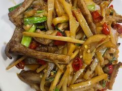 酸笋炒肥肠-牛八宝桂林米粉(八里庄店)