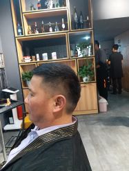 -MOVAN  HAIR莫凡匠人发型屋