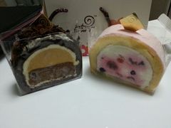 莓莓卷卷-花花卷卷·鲜食蛋糕(静安久光百货店)