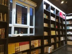 -钟书阁(松江泰晤士小镇店)