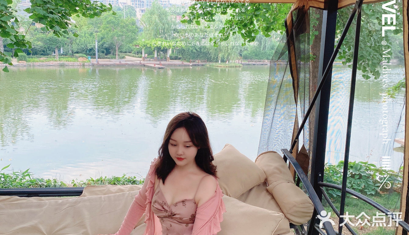 春来江水绿如蓝，能不忆江南？