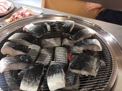 -围炉肉舍•炭烤活鳗•丹东海鲜烤肉(步行街店)