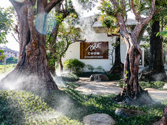 -Chom Cafe and Restaurant