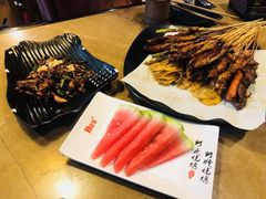 -何师烧烤·香辣蟹·川菜·30年老品牌(太古里旗舰店)