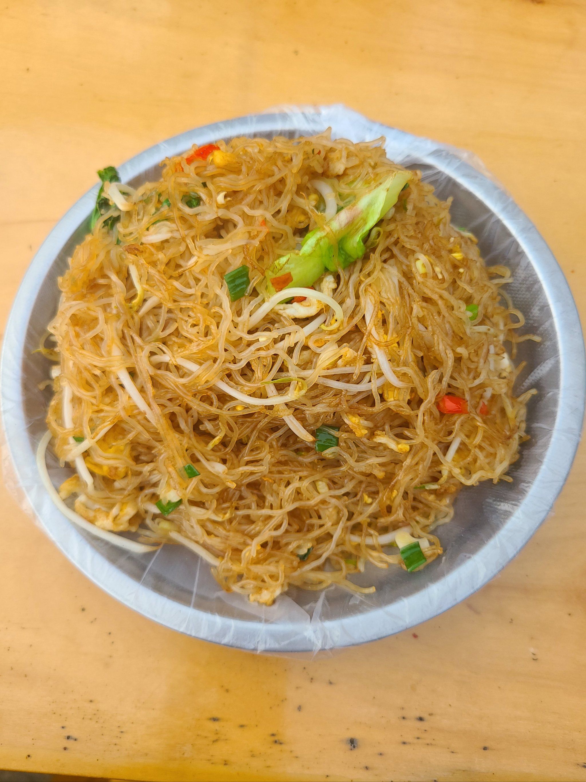 天天领红包 来广东后吃的第一个夜宵,点了碗炒米粉,味道非常赞啊,粉