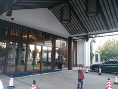 -梁鸿湿地丽笙度假酒店大堂吧