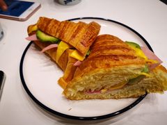 牛油果火腿可颂-BIJOU coffee&cocktail(龙岗万科广场店)