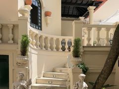 -Majestic Café