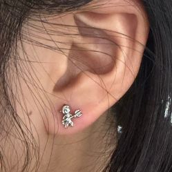 -AI艾耳·专业手工耳洞·穿孔美学馆