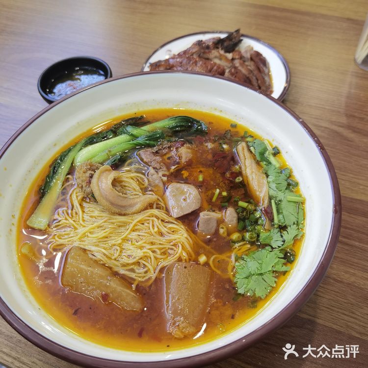 滨江星耀城精品小店，香辣牛杂面爱了爱了！！！