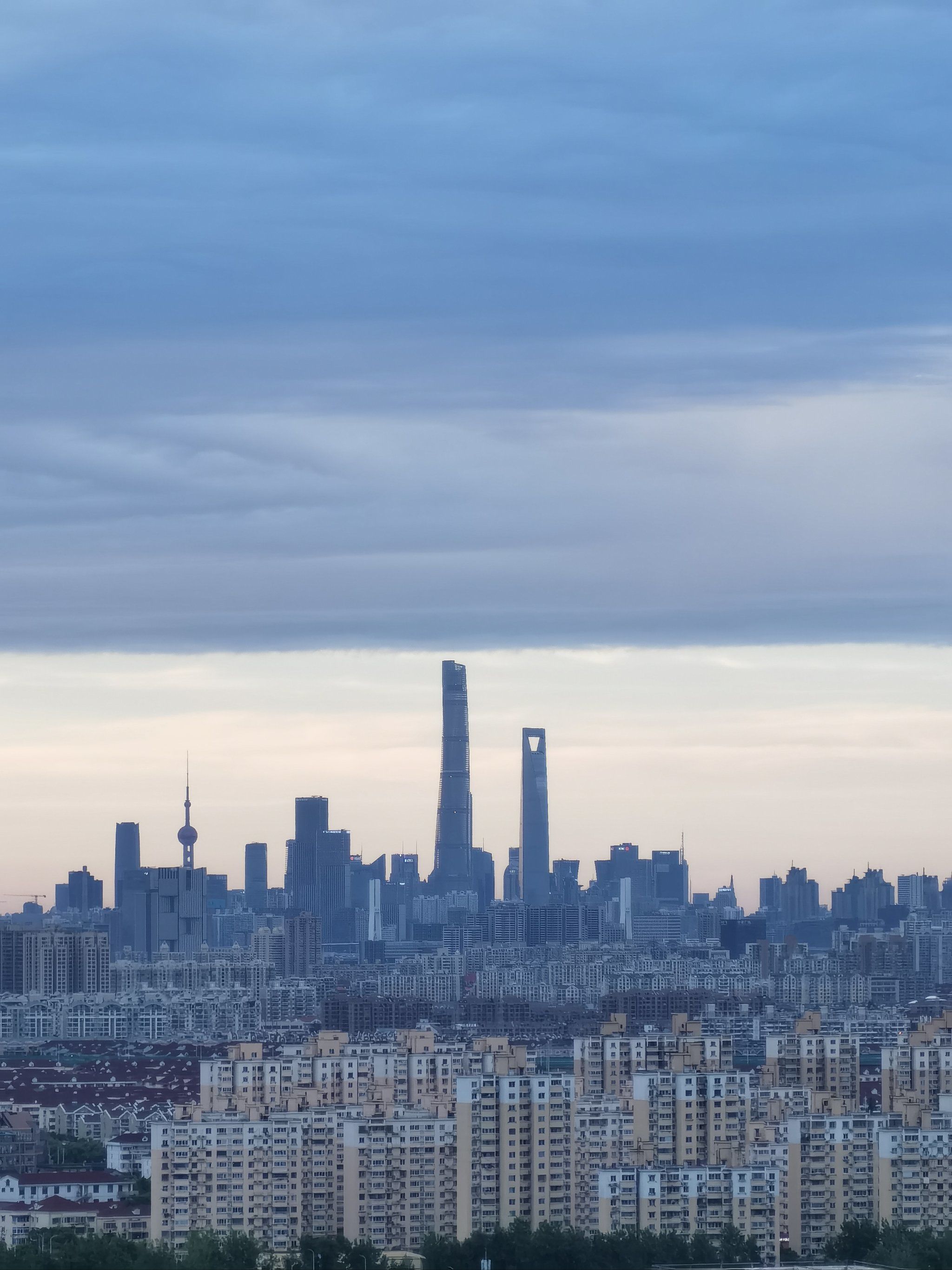 有分界线的上海天空,你见过不?