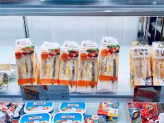 面包甜点陈列柜-一鸣真鲜奶吧(中央花园店)