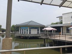 -平望服务区·停车场