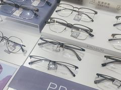 -视野联行眼镜•蔡司•依视路(温江店)