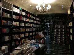 -钟书阁(松江泰晤士小镇店)