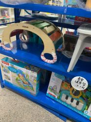-逝水玩具折扣店