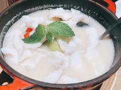 酸汤鱼-小大董·烤鸭(凤凰汇店)