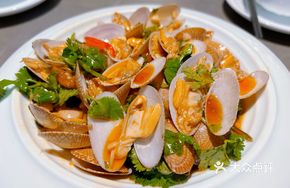 Spicy Chilled Clams