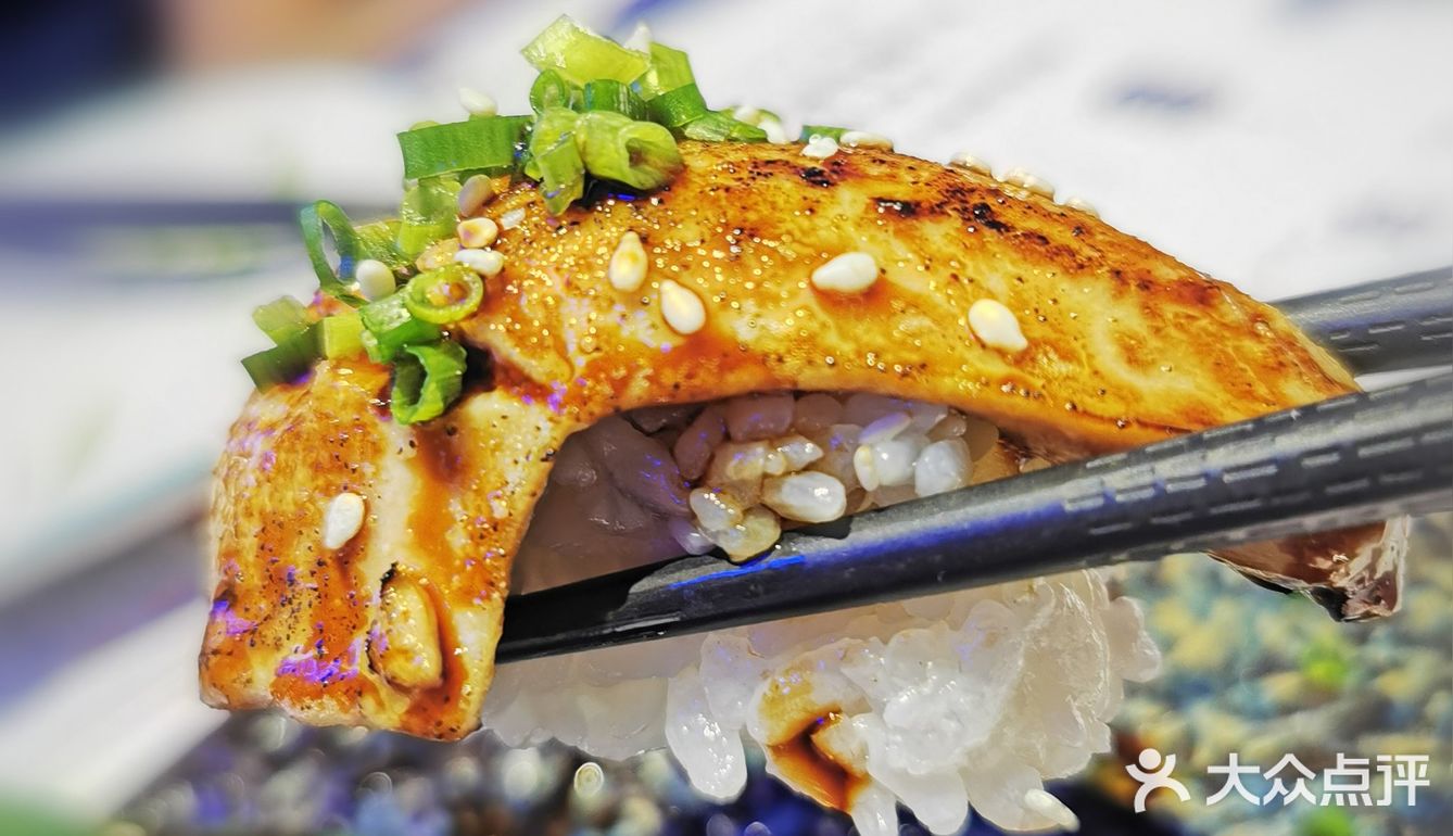 三重口感 浓郁巧克力蛋糕打底+冰激凌