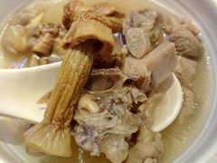 松茸土鸡汤-龙少爷碳火干锅(环球中心店)