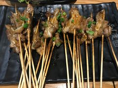 烤猪脆骨-路边摊小炉子烧烤