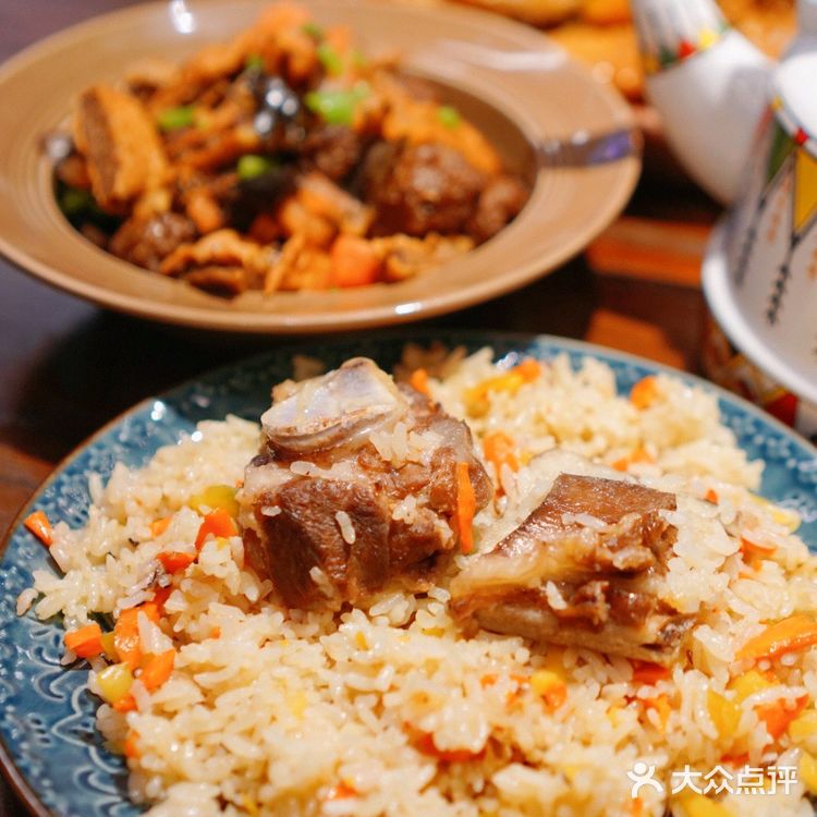 超正宗的新疆菜🌶️辣子鸡+拌面🍜，流口水了🤤