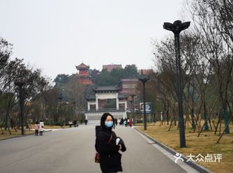 地点：南充清泉寺，位于南充顺庆区 交通：可以自驾