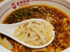 老板很自豪的自制长沙米粉-呷佬·长沙手工米粉(金沙江路店)
