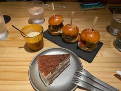 -三勾JJJ Burger&Coffee(梅溪湖店)