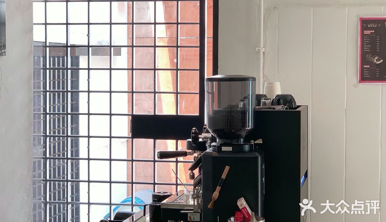 废墟里的超酷机车咖啡店🛺就是开着玩儿