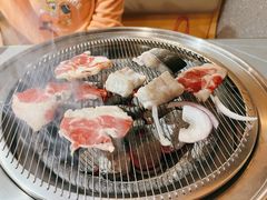 -围炉肉舍•炭烤活鳗•丹东海鲜烤肉(步行街店)