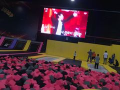 -嘿哟动霸CHUA·新潮玩运动娱乐中心·蹦床滑冰团建乐园
