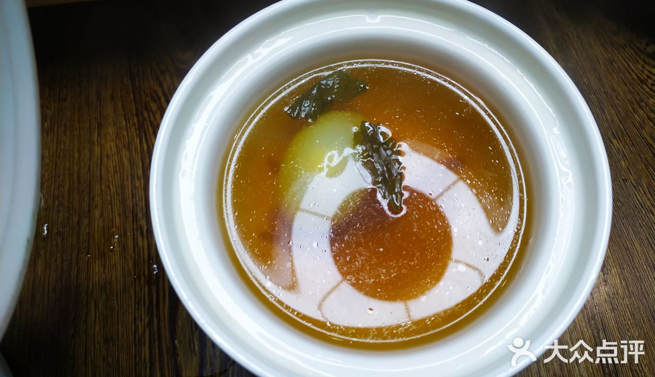 菜色精美，环境禅意