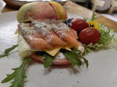 烟熏三文鱼彩虹贝果-吃饼人西餐(南开店)