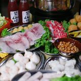 请我在这么破的地方吃饭，你没事儿吧❓