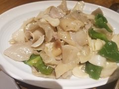杏鲍菇竹耳爽肉片-十三式重庆江湖菜(金茂览秀城店)