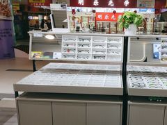 -MiRi眼镜连锁·蔡司·尼康控优点合作店(莘庄店)