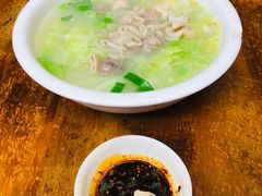 蘸水肥肠-茅屋大酒店