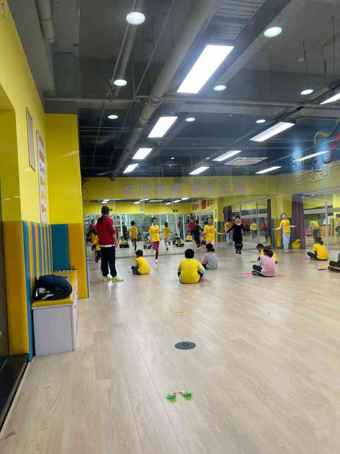跃动运动馆(静安校区)-"教室满宽敞明亮,老师教双飞娃很喜欢,80.