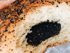 日式和风黑芝麻豆馅麻薯面包-啊噗吐呦现场烘焙(麦凯乐店)