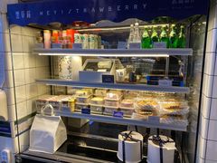 面包甜点陈列柜-黑草莓(重庆路店)