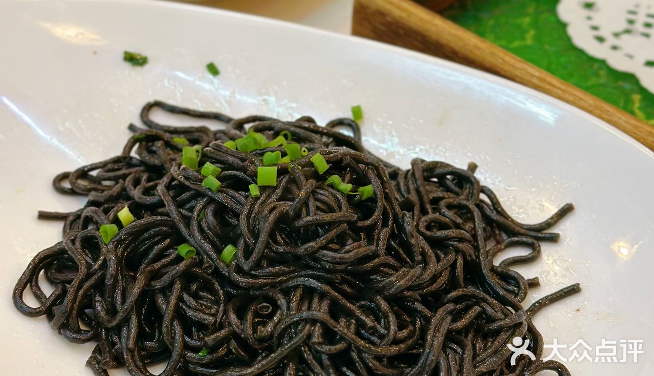 敲好吃的爆汁乳鸽｜配上热腾腾的鸽酱炆牛杂煲🍲