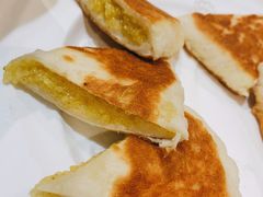 黄米烙-小船渔村•大连菜•大连焖鱼(明泽街店)