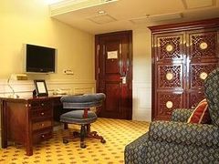 -深圳富苑皇冠假日套房酒店