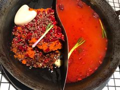 鸳鸯锅-董眼镜火锅(洪崖洞总店)