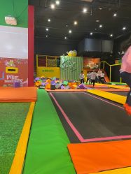 -蹦蹦跳跳(新奥购物中心店)