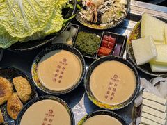 -洞庭洲·防空洞火锅·铜锅涮肉·烧烤(新百广场店)